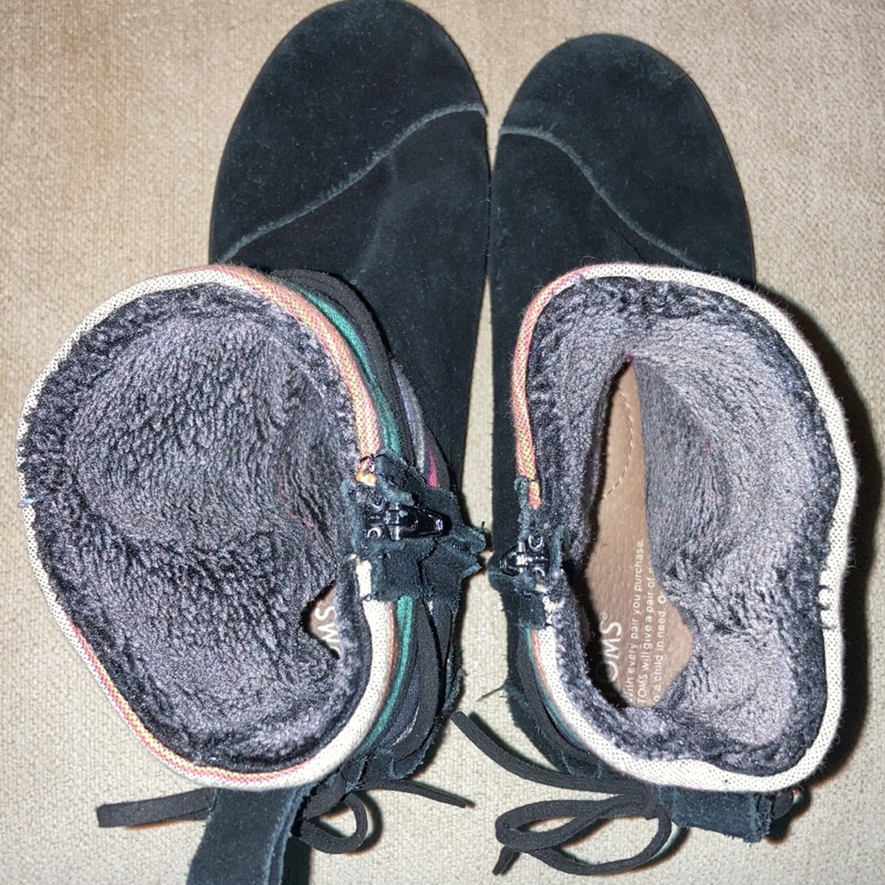 TOMS Big Kids Rubber Sole Faux Fur Lined Suede Zip up Fall Winter Boots Size 4 - Picture 10 of 12